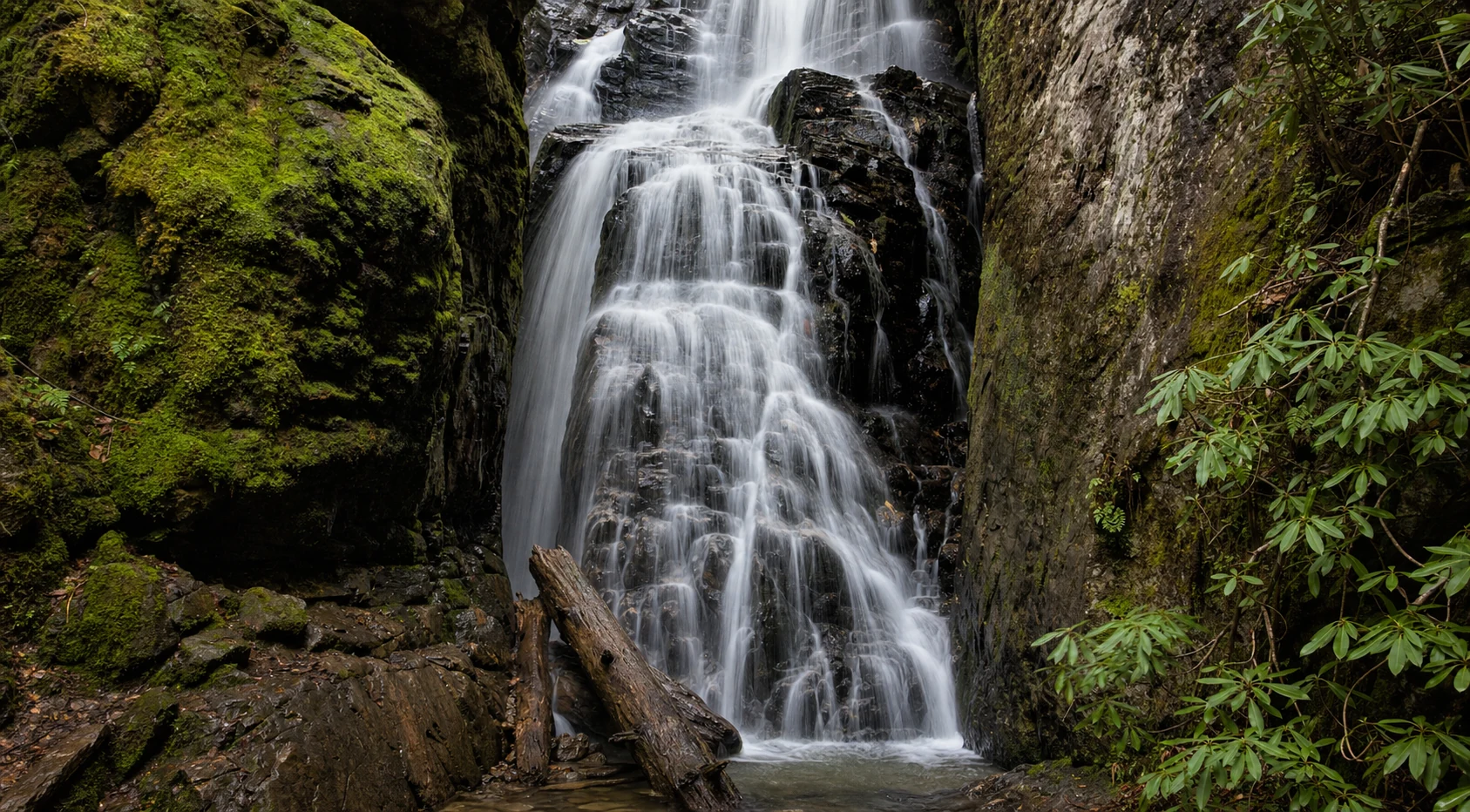 Raven Cliff Falls
