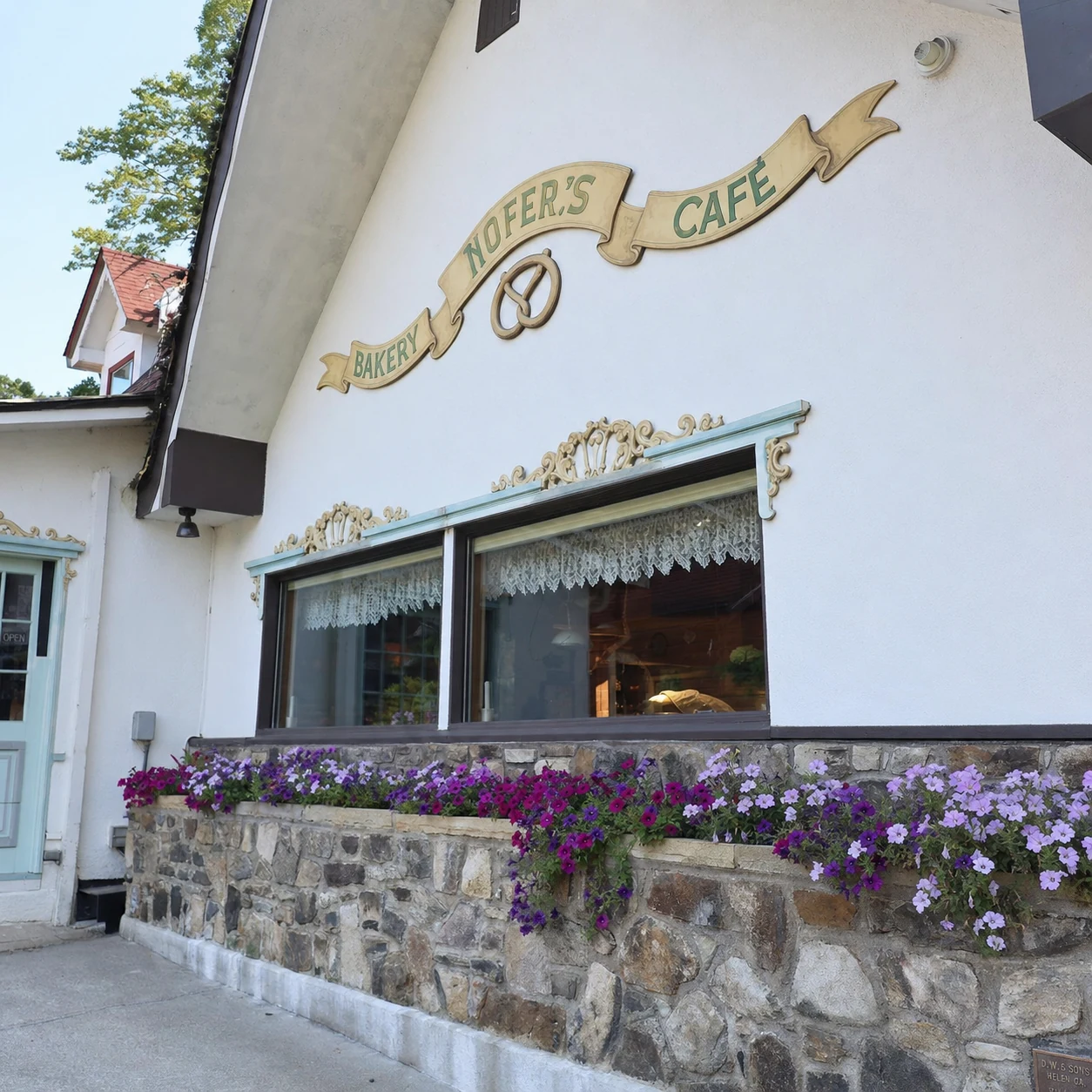 Hofer's Bakery and Cafe