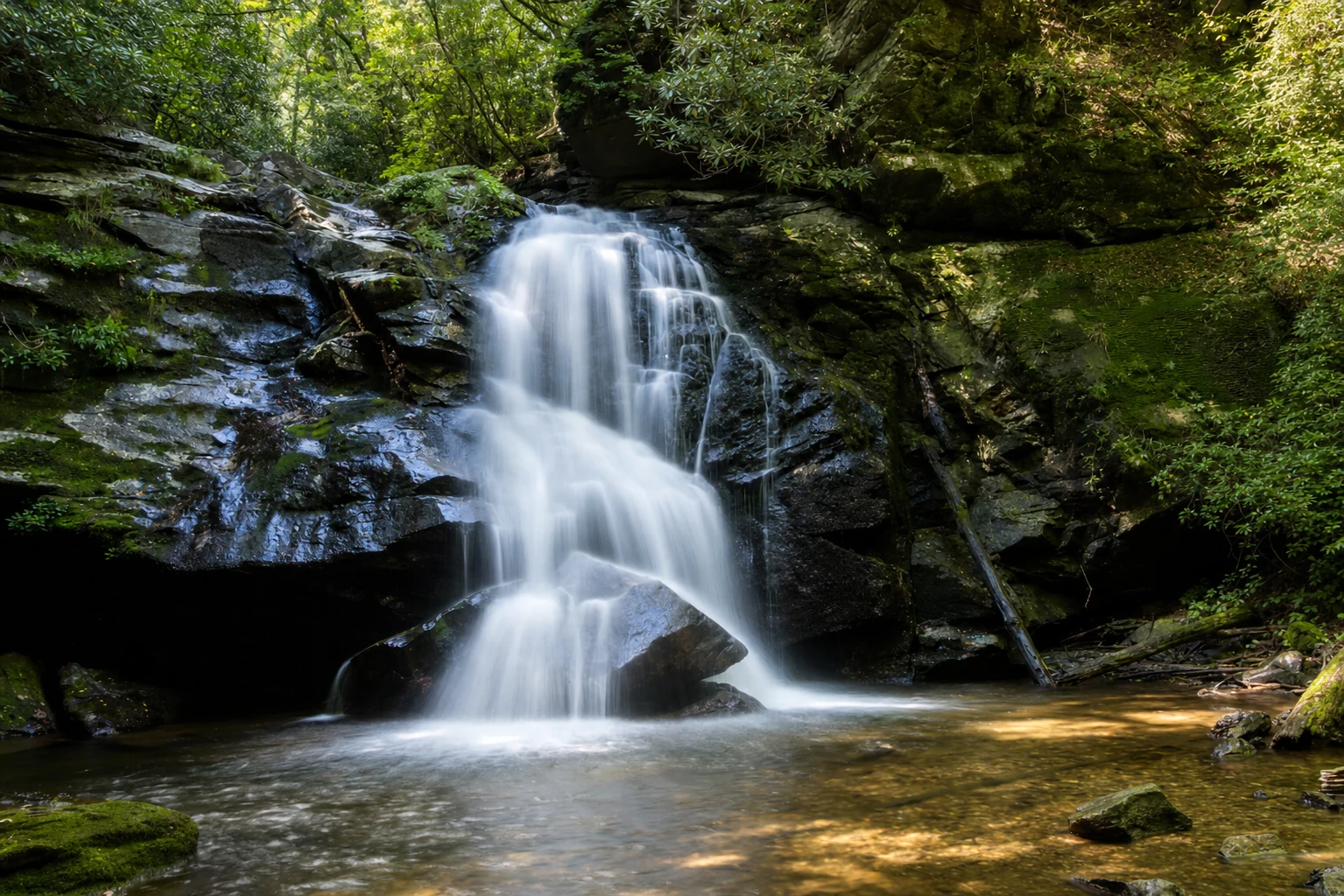Raven Cliff Falls