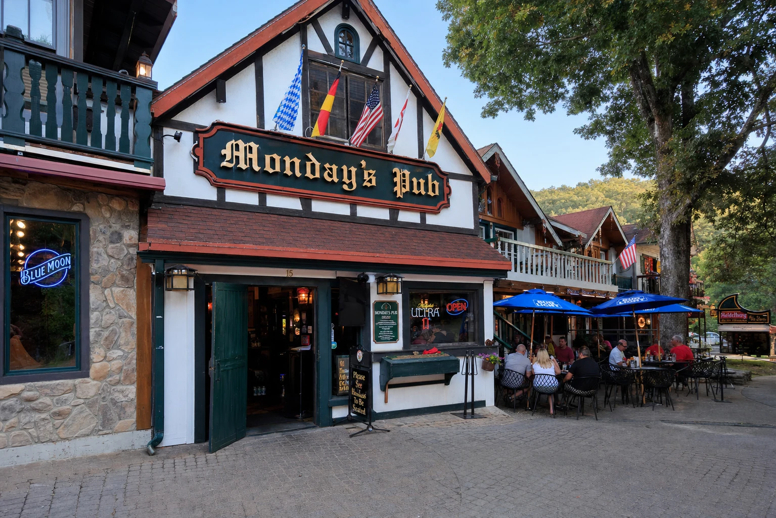 Monday's Pub