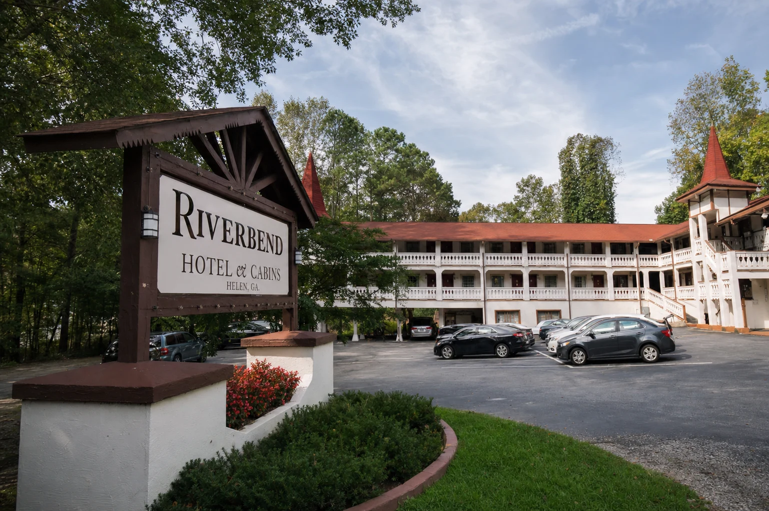 Riverbend Motel & Cabins