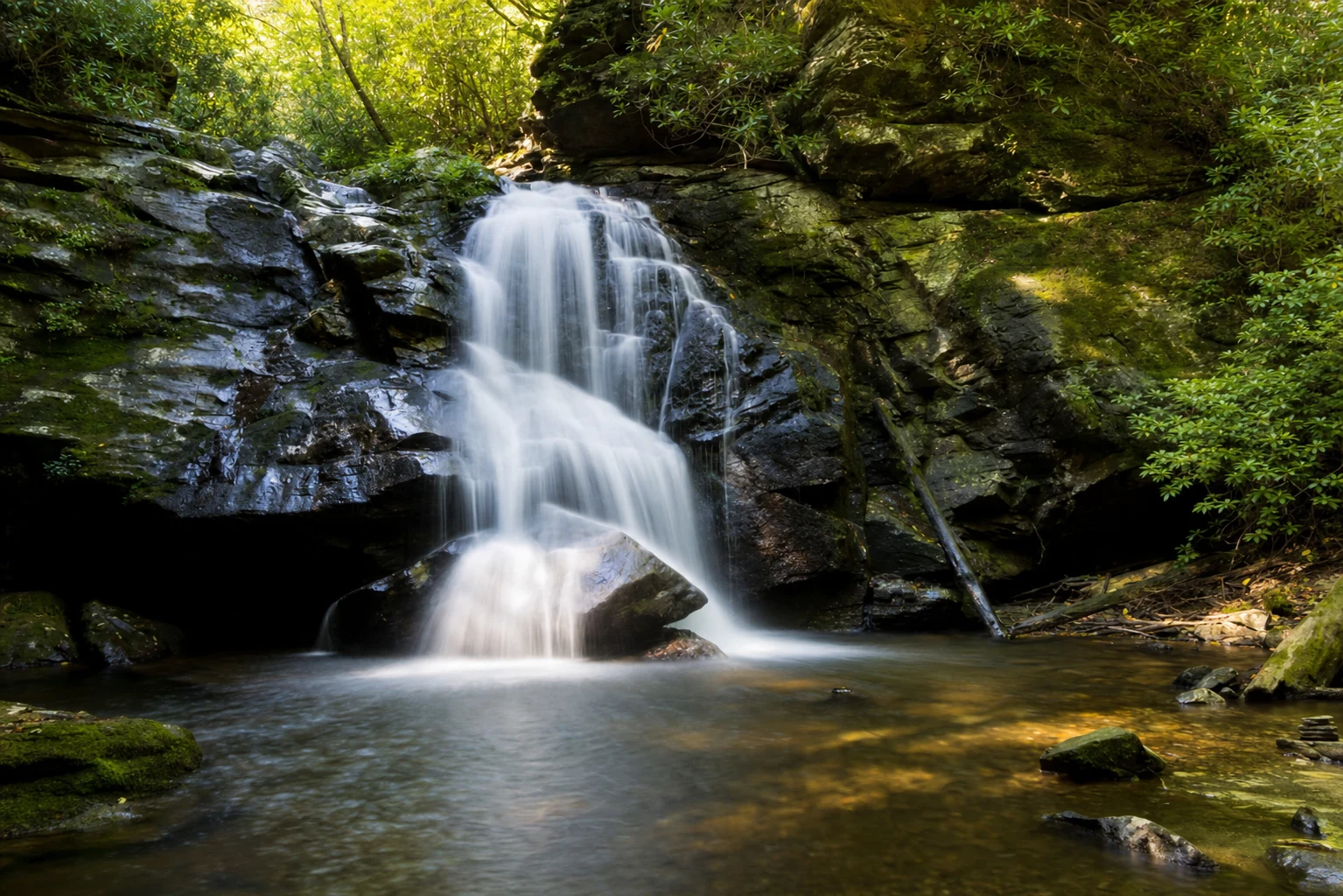 Raven Cliff Falls