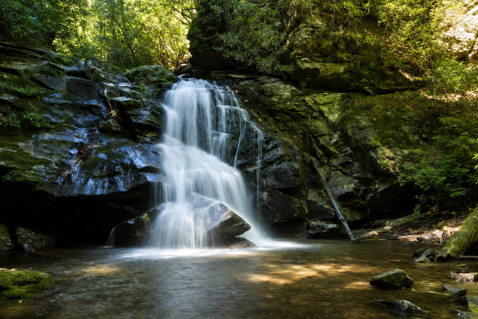 Raven Cliff Falls